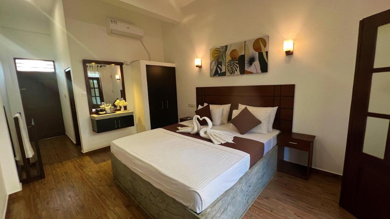 Sea Pink Residence Bentota Bagian luar foto