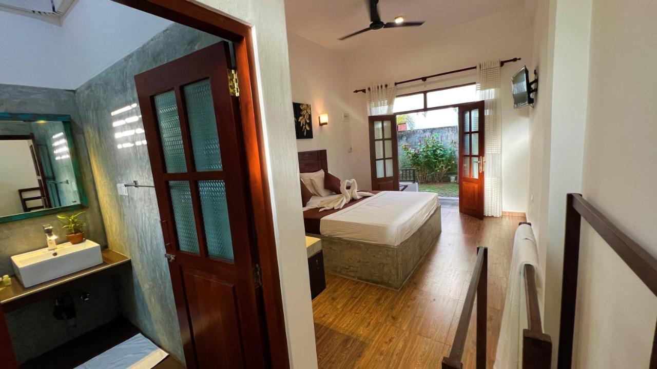 Sea Pink Residence Bentota Bagian luar foto