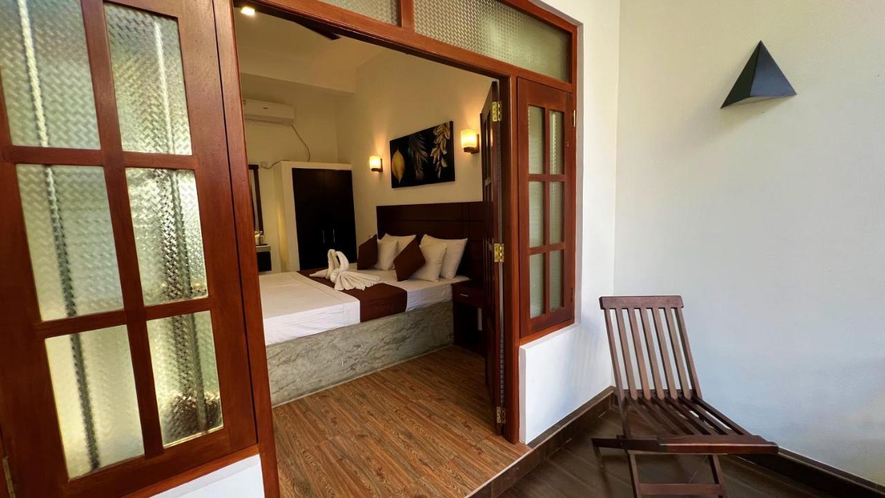 Sea Pink Residence Bentota Bagian luar foto
