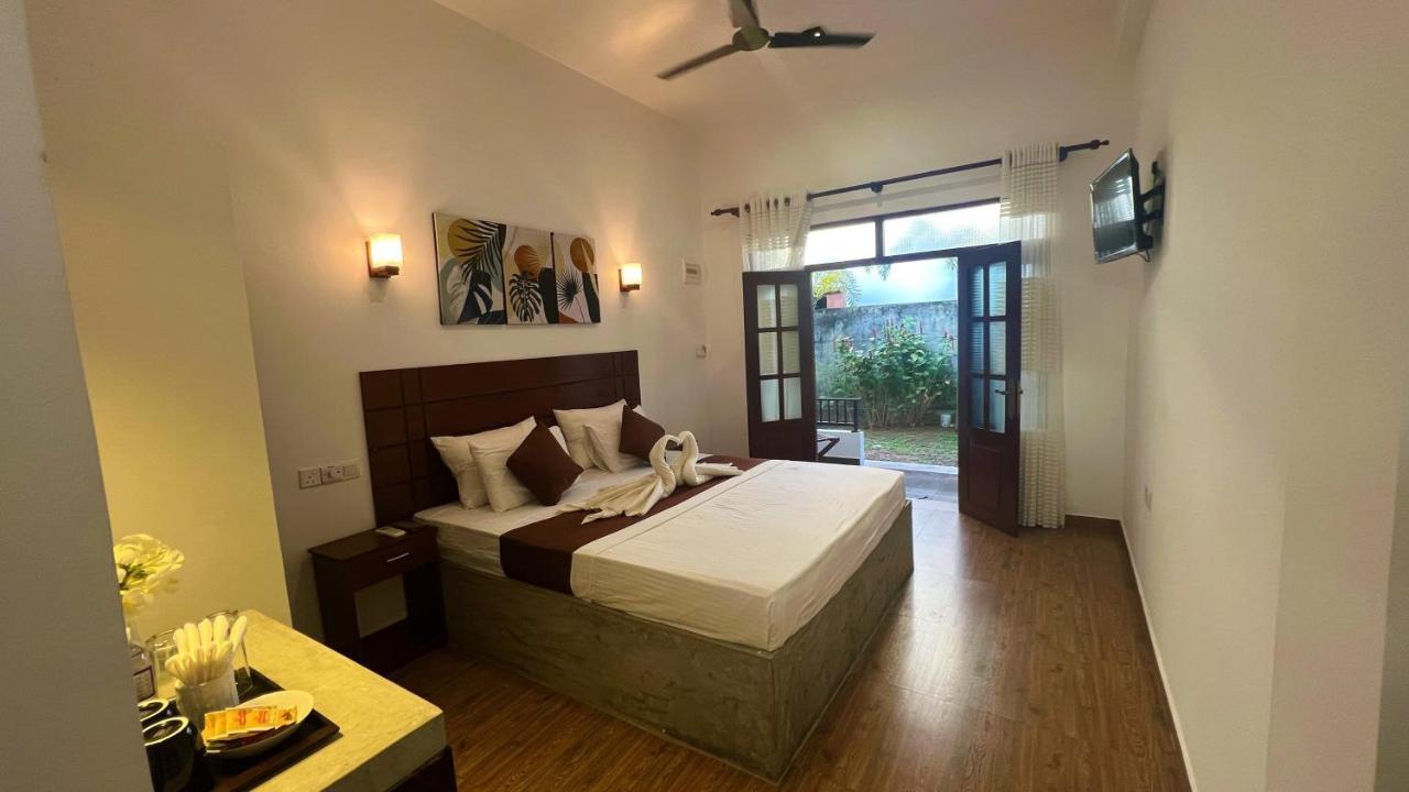 Sea Pink Residence Bentota Bagian luar foto
