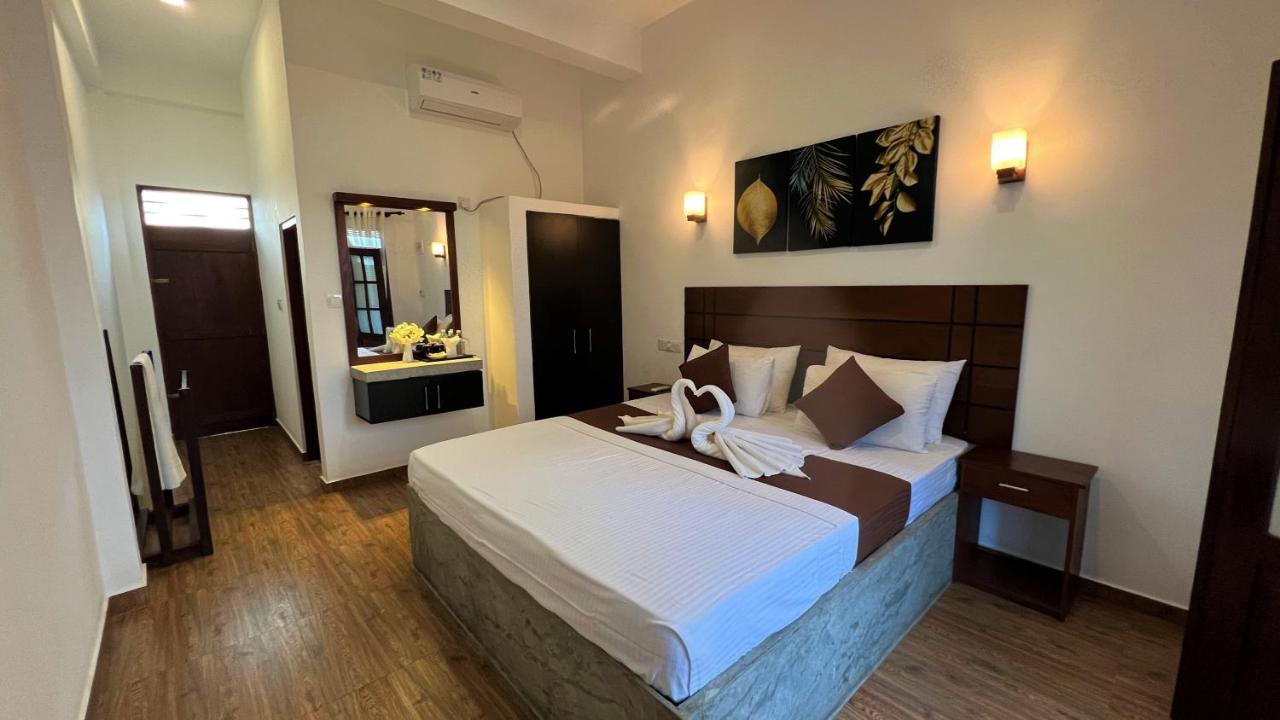 Sea Pink Residence Bentota Bagian luar foto