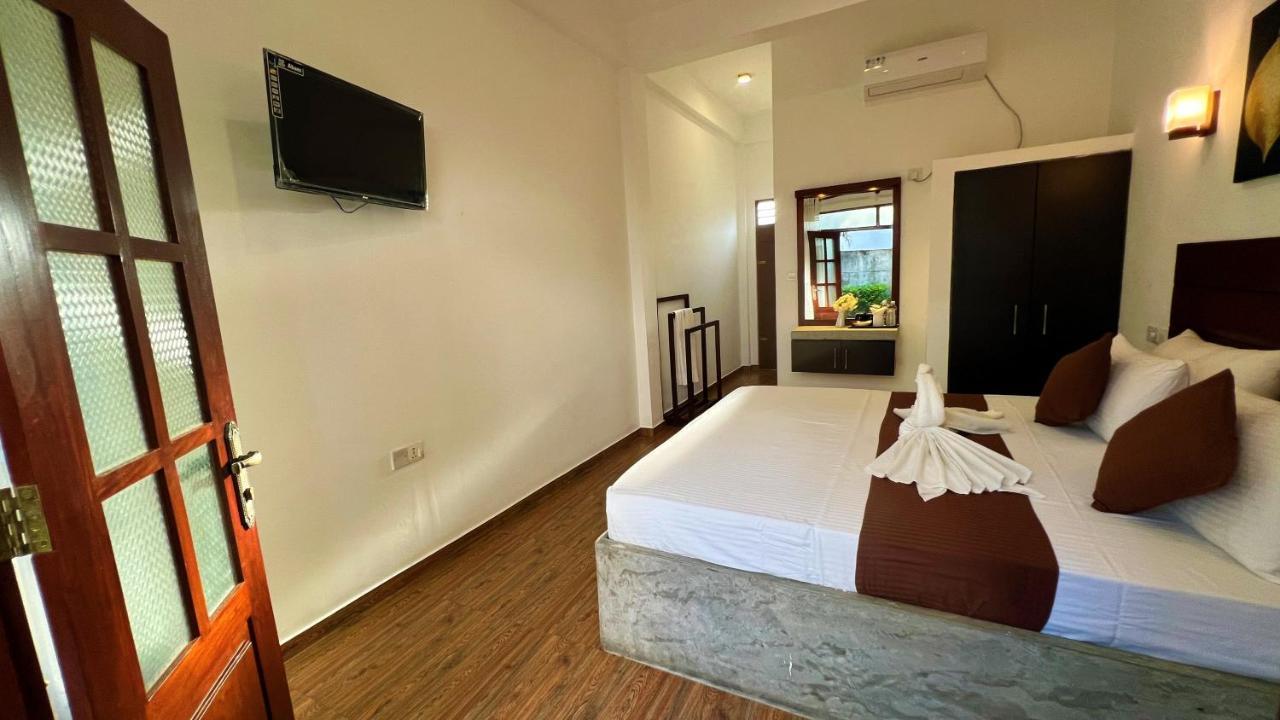 Sea Pink Residence Bentota Bagian luar foto