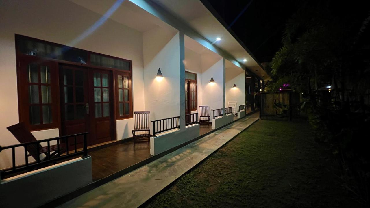 Sea Pink Residence Bentota Bagian luar foto
