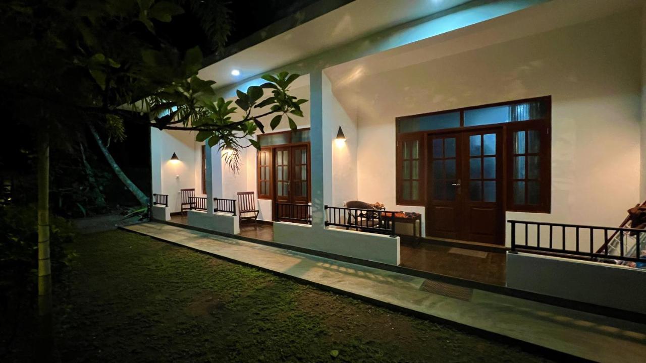 Sea Pink Residence Bentota Bagian luar foto