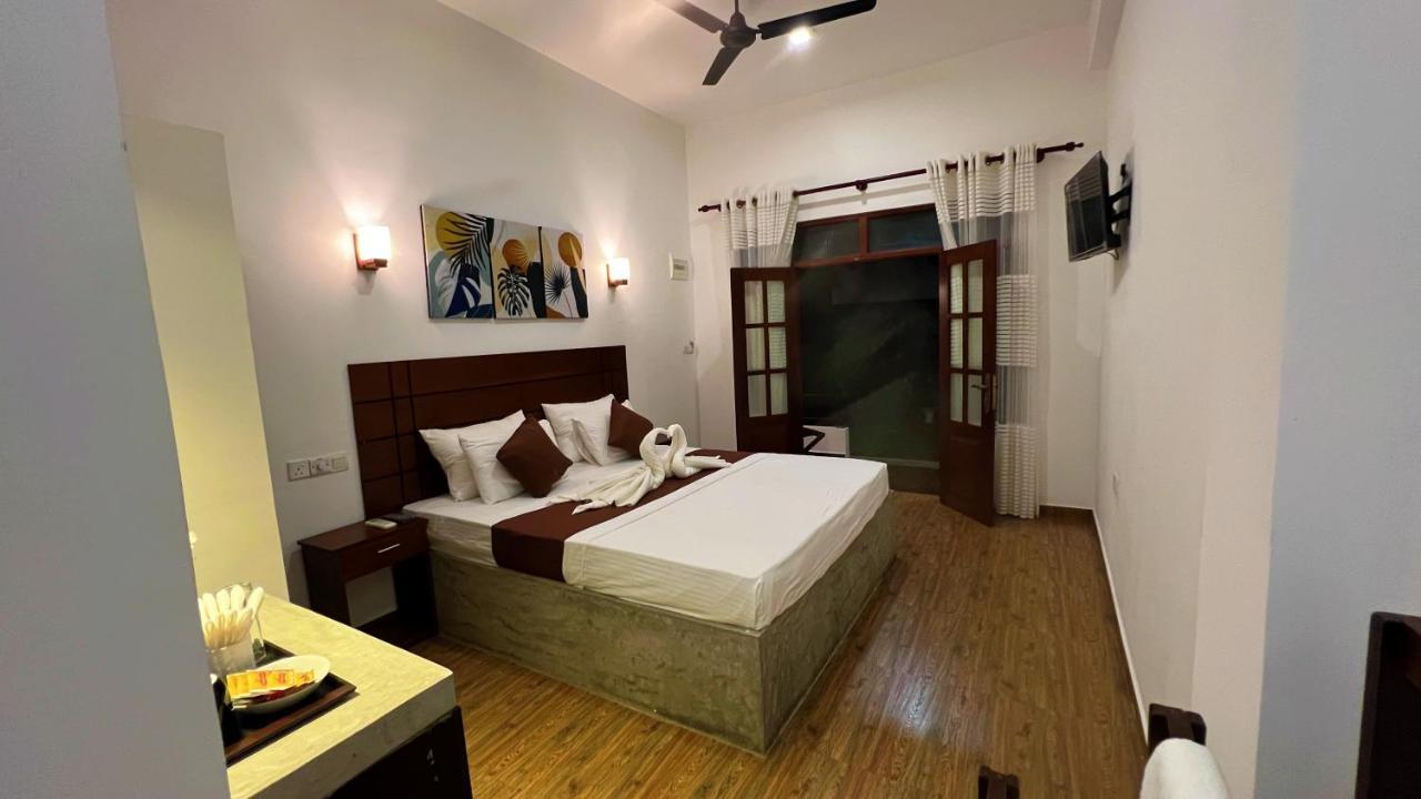Sea Pink Residence Bentota Bagian luar foto